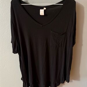 Chic Black V-Neck Short Sleeve Tee